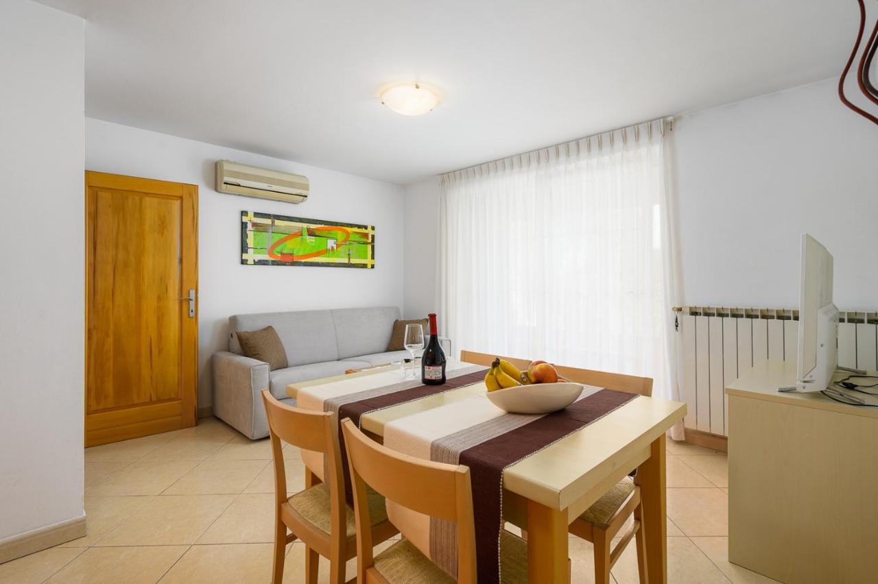 House With Apartments Dragica Umag Buitenkant foto