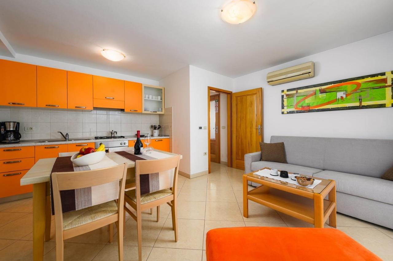 House With Apartments Dragica Umag Buitenkant foto