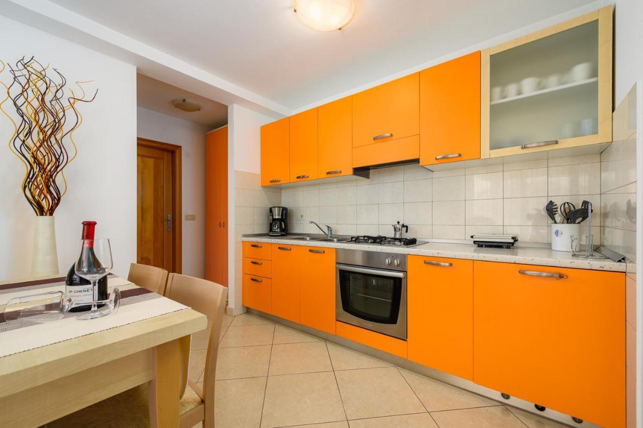 House With Apartments Dragica Umag Buitenkant foto
