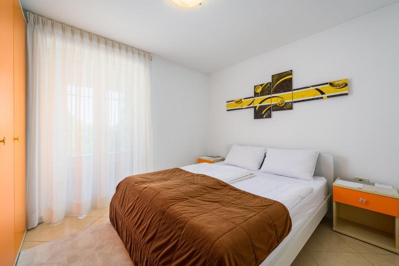 House With Apartments Dragica Umag Buitenkant foto